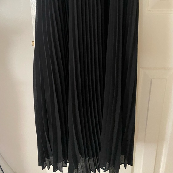 WHBM White House Black Market Black Pleated Halter Dress Wedding Guest Midi - Picture 6 of 8